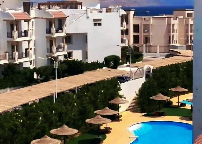 Apartment Hills Oasis-pool View *