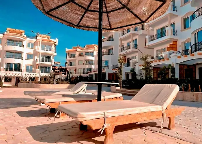 Hills Oasis-pool View